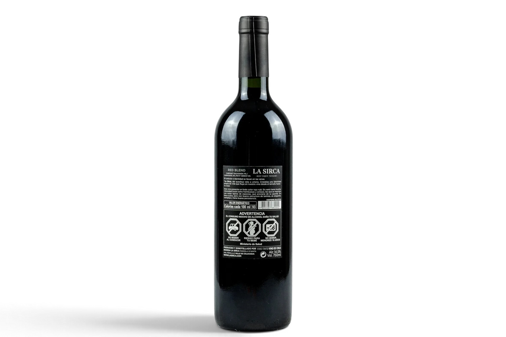 Botella de vino tinto La Sirca Boutique Winery Red Blend 2020 con etiqueta minimalista negra y letras doradas